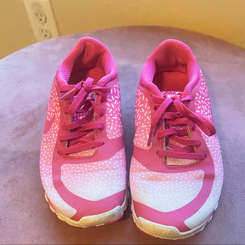 Used-good condition Size 8 Pink Nike Sneakers